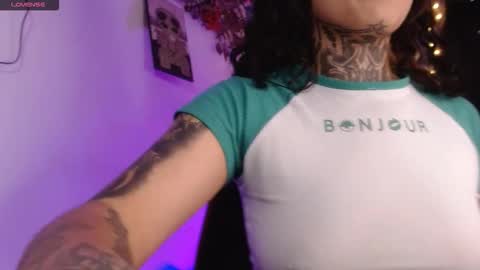 Snapshot of ema_ploxx chatting on 11.10.25 ema_ploxx online show from 11.10.25