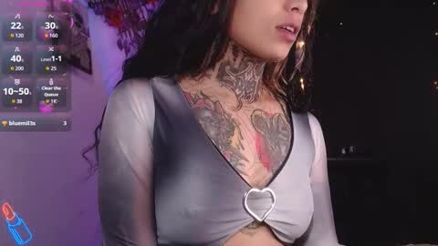 Snapshot of ema_ploxx chatting on 11.22.25 ema_ploxx online show from 11.22.25