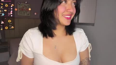 Snapshot of ema_saenz chatting on 01.10.25 Ema online show from 01.10.25