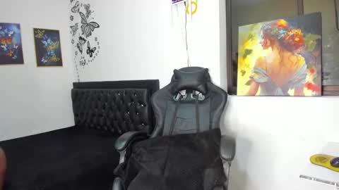 Snapshot of emattaylor chatting on 12.02.24 . online show from 12.02.24