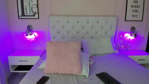 Snapshot of emelie_ch_ chatting on 12.07.24 Emily  online show from 12.07.24