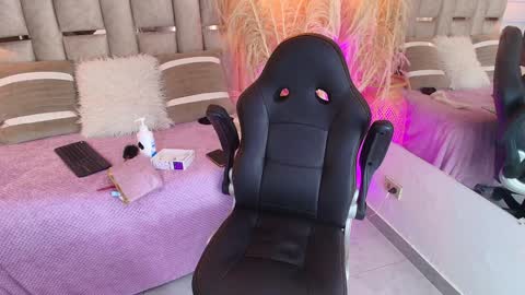 Snapshot of emelie_ch_ chatting on 01.11.25 Emily  online show from 01.11.25