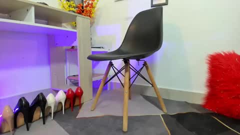 Snapshot of emely_garcia chatting on 09.26.25 Emely   online show from 09.26.25