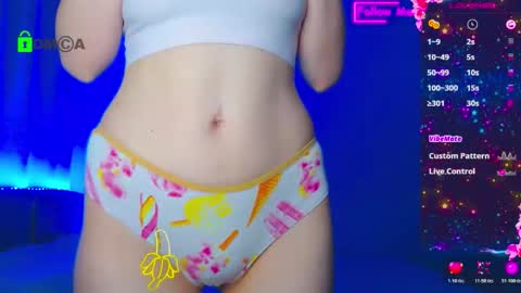 Snapshot of emelycrystal chatting on 11.11.25 Emely online show from 11.11.25