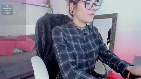 Snapshot of emeralda_co chatting on 10.08.25 Esmeralda online show from 10.08.25