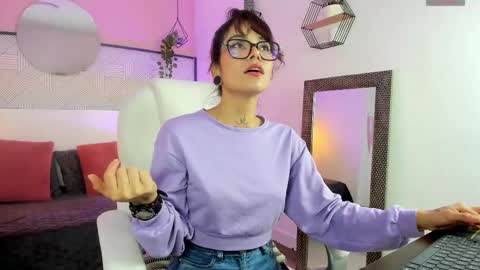 Snapshot of emeralda_co chatting on 10.28.25 Esmeralda online show from 10.28.25