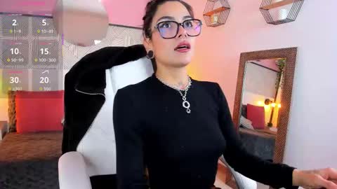 Snapshot of emeralda_co chatting on 11.07.25 Esmeralda online show from 11.07.25