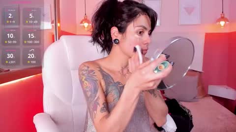 Snapshot of emeralda_co chatting on 11.19.25 Esmeralda online show from 11.19.25