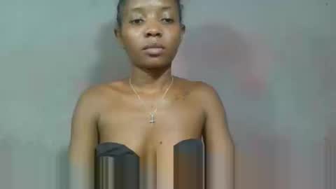 Snapshot of emerancienne chatting on 04.01.26 emerancienne online show from 04.01.26