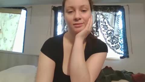 Snapshot of emerieskye chatting on 01.14.25 EmerieSkye online show from 01.14.25