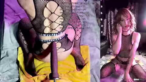 Snapshot of emerylune_xo chatting on 11.12.25 Emery Lune online show from 11.12.25