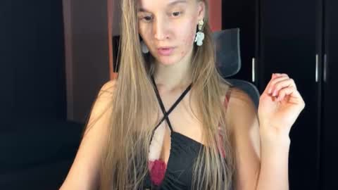 Snapshot of emi__ly chatting on 01.05.26 emi__ly online show from 01.05.26