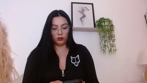 emi_carter online show from 10.01.25