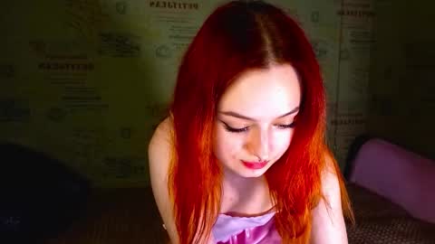 Snapshot of emi_less chatting on 10.11.25 Emi online show from 10.11.25