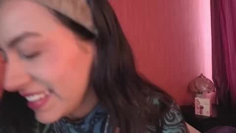 Emilia Gomez online show from 11.04.25