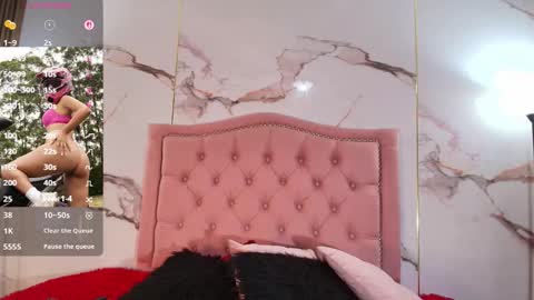 Snapshot of emiily_carter chatting on 11.29.25 Emiily Carter online show from 11.29.25