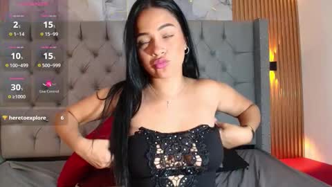 Snapshot of emiily_carter chatting on 12.05.25 Emiily Carter online show from 12.05.25