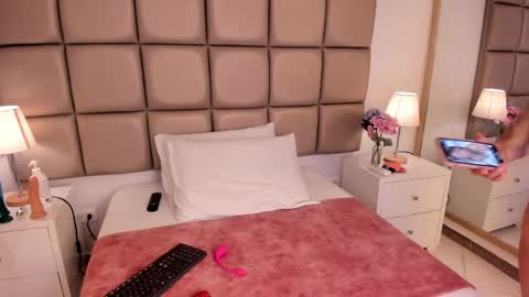 EMILY ROBERTS online show from 02.15.25