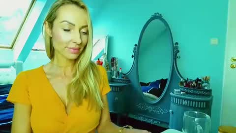 Snapshot of emilachat chatting on 01.27.25 Emila online show from 01.27.25