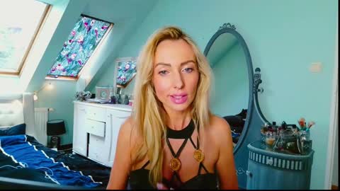 Snapshot of emilachat chatting on 02.05.25 Emila online show from 02.05.25