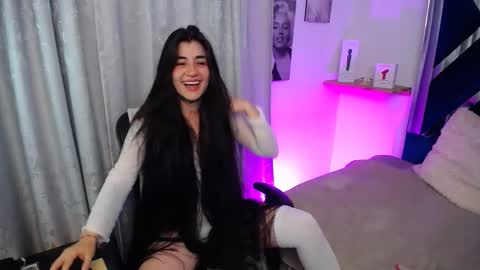 Snapshot of emilayton_ chatting on 12.03.24 emilayton_ online show from 12.03.24