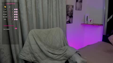 Snapshot of emilayton_ chatting on 02.11.25 emilayton_ online show from 02.11.25