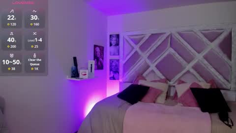 Snapshot of emilayton_ chatting on 10.03.25 emilayton_ online show from 10.03.25