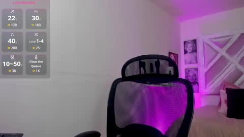 Snapshot of emilayton_ chatting on 10.22.25 emilayton_ online show from 10.22.25