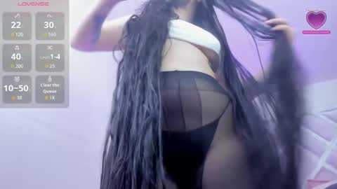 Snapshot of emilayton_ chatting on 10.25.25 emilayton_ online show from 10.25.25