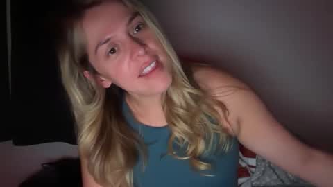 Snapshot of emilelovesyou chatting on 05.20.26 emilelovesyou online show from 05.20.26