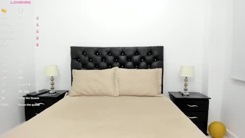 Emili Lenus online show from 02.12.25