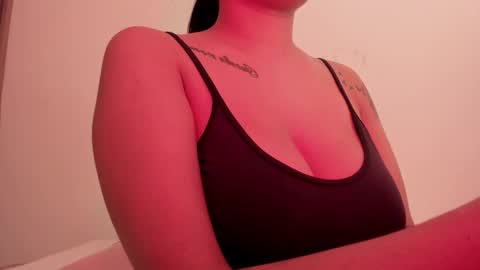 Snapshot of emilia_ghendle chatting on 12.09.24 Emilia Big Boobs online show from 12.09.24