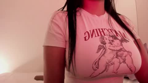 Snapshot of emilia_ghendle chatting on 12.11.24 Emilia Big Boobs online show from 12.11.24