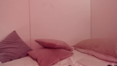 Snapshot of emilia_ghendle chatting on 12.28.24 Emilia Big Boobs online show from 12.28.24