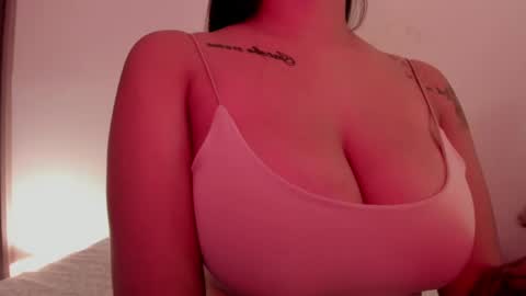 Snapshot of emilia_ghendle chatting on 01.13.25 Emilia Big Boobs online show from 01.13.25