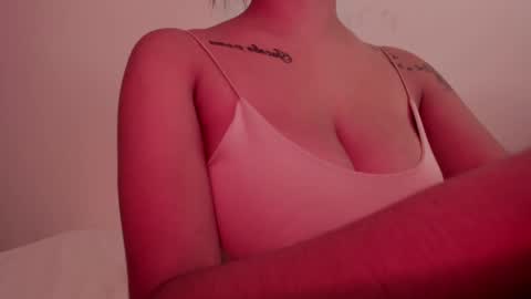 Snapshot of emilia_ghendle chatting on 01.23.25 Emilia Big Boobs online show from 01.23.25