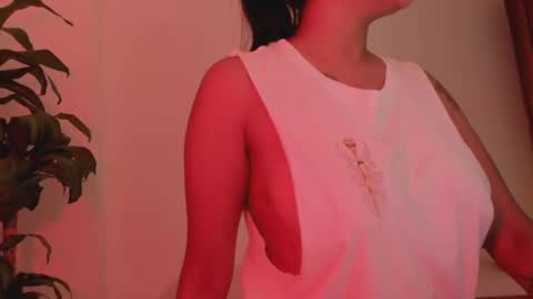 Snapshot of emilia_ghendle chatting on 02.28.25 Emilia Big Boobs online show from 02.28.25