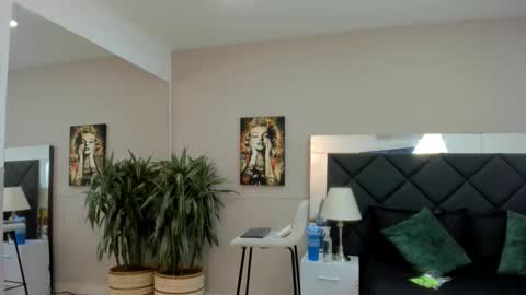 Snapshot of emilio_brandon chatting on 11.08.25 Emilio online show from 11.08.25