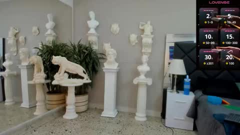 Snapshot of emilio_brandon chatting on 11.18.25 Emilio online show from 11.18.25