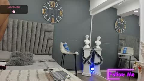 Snapshot of emilio_brandon chatting on 12.15.25 Emilio online show from 12.15.25