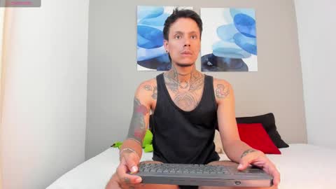 Snapshot of emilio_wolf chatting on 01.23.25 EMILIO online show from 01.23.25