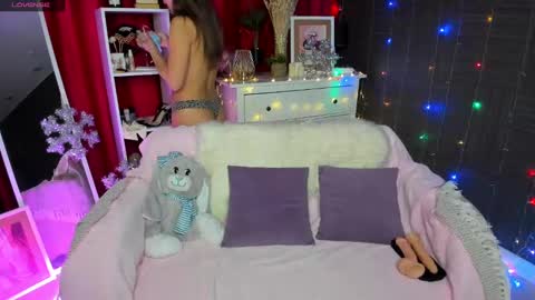 Snapshot of emiliyaqueen chatting on 12.28.24 Emiliya online show from 12.28.24