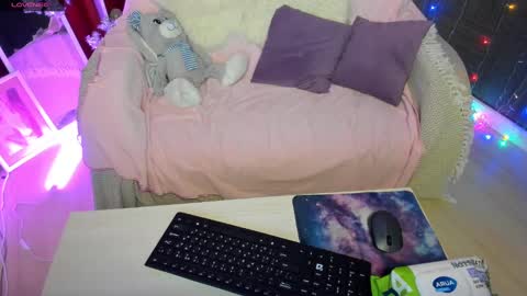 Snapshot of emiliyaqueen chatting on 12.29.24 Emiliya online show from 12.29.24