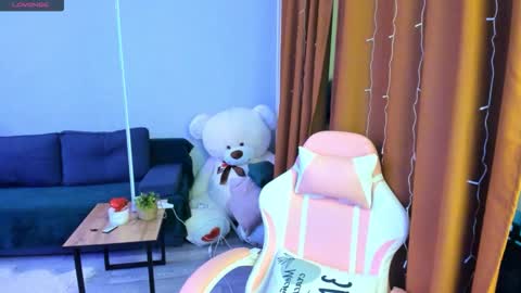 Emiliya online show from 12.22.25