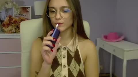 Snapshot of emilly_lust99 chatting on 02.11.25 Emilly online show from 02.11.25