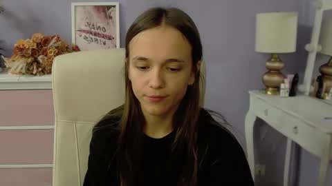 Snapshot of emilly_lust99 chatting on 09.23.25 Emilly online show from 09.23.25