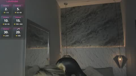 Snapshot of emilly_mell chatting on 12.22.25 emilly_mell online show from 12.22.25