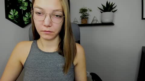 Snapshot of emilly_xkiss chatting on 12.31.24 Emilly online show from 12.31.24