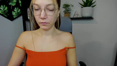 Emilly online show from 01.04.25