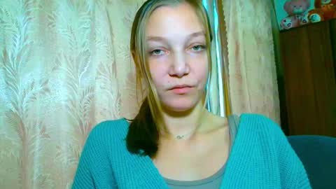 Snapshot of emilly_xkiss chatting on 11.10.25 Emilly online show from 11.10.25